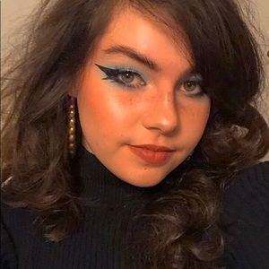 Meet your Posher, Mahayla